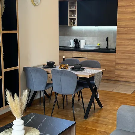 Apartment Mar 14 *