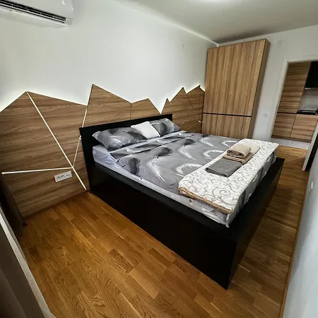 Apartment Mar 14 *